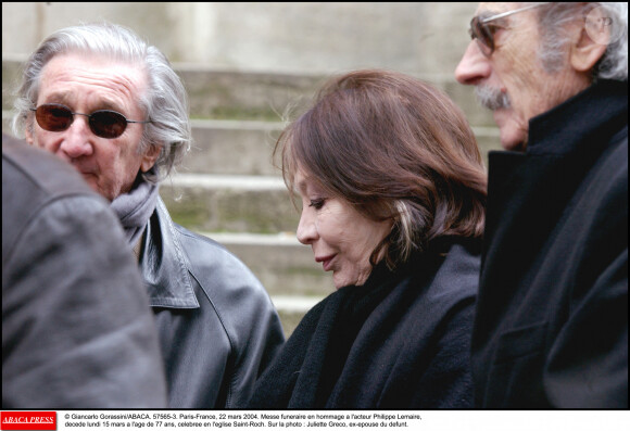 Daniel Cauchy et Juliette Gréco en mars 2004 à Paris lors des obsèques de Philippe Lemaire, leur ancien partenaire dans Quand tu liras cette lettre de Jean-Pierre Melville.