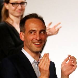 Raphaël Glucksmann lors d'un meeting dans le cadre de la campagne pour les élections européennes à Bordeaux le 2 mai 2019. Olivier Faure, premier secrétaire du parti socialiste participe lui aussi à ce meeting. © Patrick Bernard / Bestimage