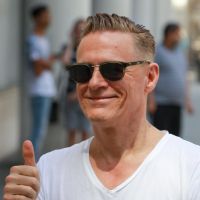 Bryan Adams en colère contre la Chine, le chanteur accusé de racisme