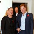 Le prince Harry, Bryan Adams - Le prince Harry visite l'exposition du photographe Bryan Adams à Londres le 11 novembre 2014.