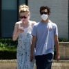Exclusif - Elle Fanning et son compagnon Max Minghella font des selfies avec leurs masques lors d'une balade à Los Angeles, le 12 mai 2020.