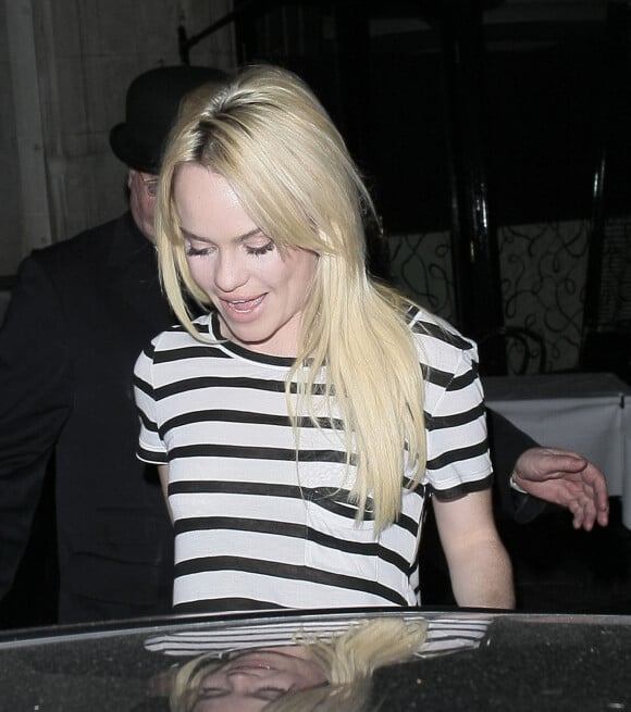 La chanteuse Duffy quitte le restaurant "The Scotts" à Londres. Le 31 août 2011.