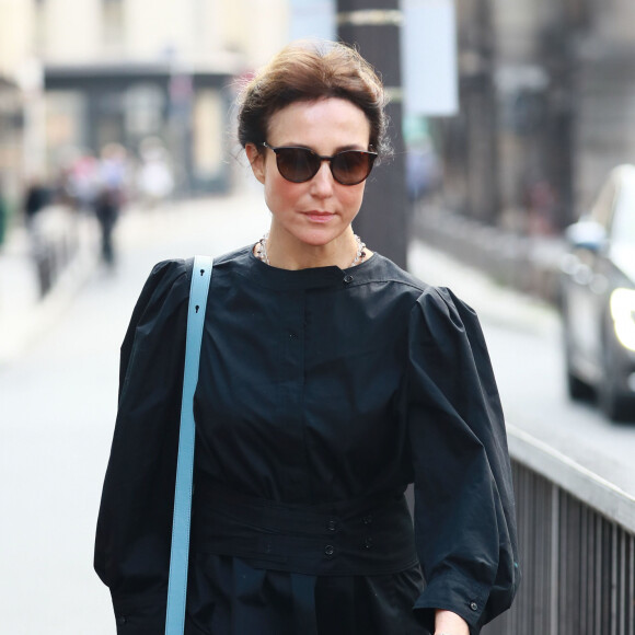 Elsa Zylberstein - Sorties des obsèques de Jean-Pierre Mocky en l'église Saint-Sulpice à Paris.