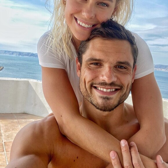 Florent Manaudou a partagé cette photo de lui avec sa chérie Pernille, sur Instagram, le 17 mars 2020.
