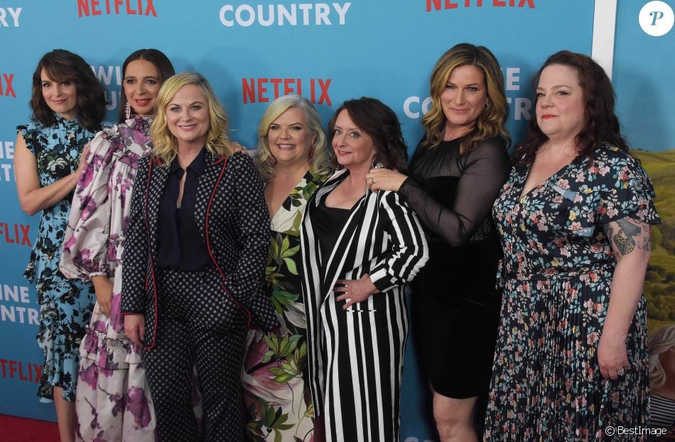 Tina Fey, Maya Rudolph, Amy Poehler, Paula Pell, Rachel Dratch, Ana Gasteyer and Emily Spivey à la première de &quot;Wine Country&quot; à New York le 8 mai 2019.