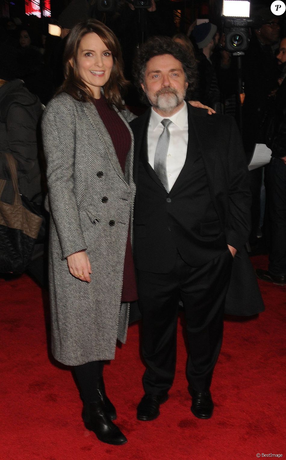 Tina Fey, Jeff Richmond - Les célébrités posent sur le tapis rouge avant le spectacle &quot;To Kill A Mockingbird&quot; à New York le 14 décembre 2018.