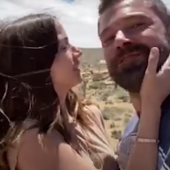 Ben Affleck et Ana de Armas dans le clip Antes Que El Mundo Se Acabe ("Avant la fin du monde") publié jeudi 14 mai sur Youtube.