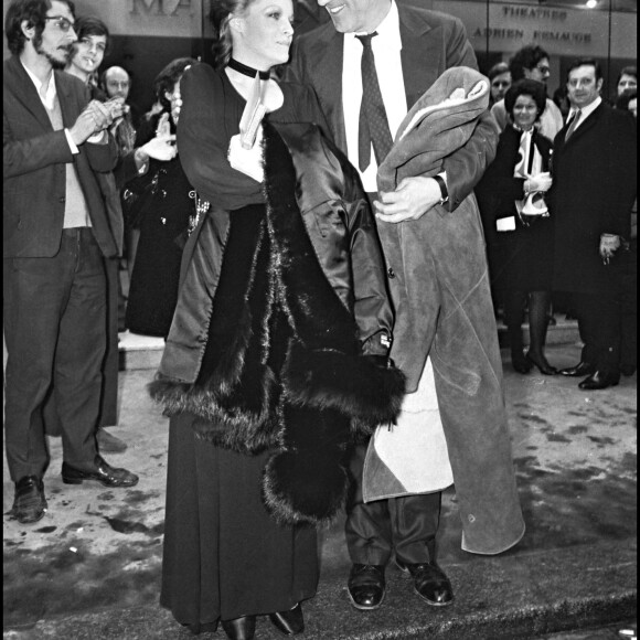 Michel Piccoli et Romy Schneider à la première du film "Max et les ferrailleurs" à Paris en 1971.