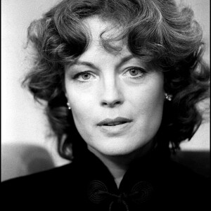 Romy Schneider sur un plateau de télévision en 1980.