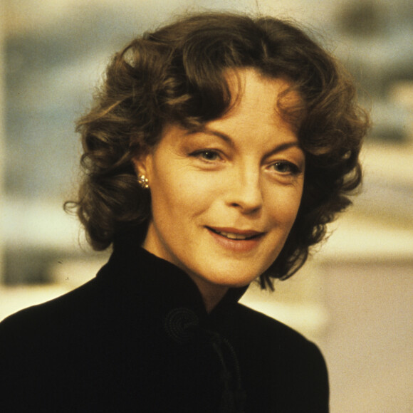 En France, à Paris, Romy Schneider sur un plateau de télévision. Le 4 février 1980.
