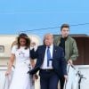 Donald J. Trump (président des Etats-Unis), avec sa femme la Première dame Melania et son fils Barron, débarquent d'Air Force One sur le tarmac de l'aéroport de Palm Beach, le 17 janvier 2020.