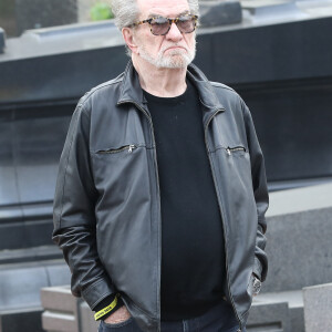 Eddy Mitchell lors des obsèques de Véronique Colucci au cimetière communal de Montrouge, le 12 avril 2018.