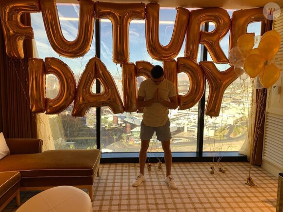 Florian Thauvin a posté une photo du jour où Charlotte Pirroni lui a annoncé qu'elle était enceinte. C'était au cours d'un voyage à Las Vegas. Photo publiée sur Instagram le 20 mai 2020.