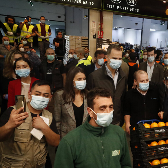 Le roi Felipe VI d'Espagne et la reine Letizia ont visité Mercamadrid, la plus grande plateforme logistique de produits frais d'Espagne, le 21 mai 2020 à partir de 5h30 du matin, pour soutenir l'effort des professionnels qui maintiennent l'approvisionnement du pays en produit frais pendant l'épidémie de coronavirus (COVID-19).