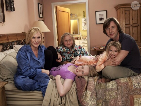 Patricia Arquette, Jake Weber, Sofia Vassilieva, Maria Lark et Miranda Carabello dans la série "Medium".