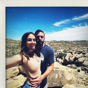 Ben Affleck et sa petite-amie Ana de Armas sur Instagram, le 1er mai 2020.