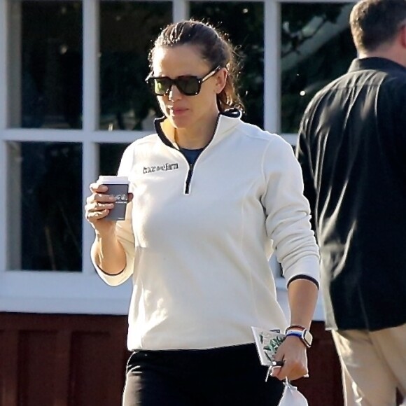 Exclusif - Jennifer Garner lors de sa promenade à Los Angeles, le 24 mai 2020.