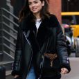 Ana de Armas fait du shopping dans le quartier de Manhattan à New York, le 17 février 2020