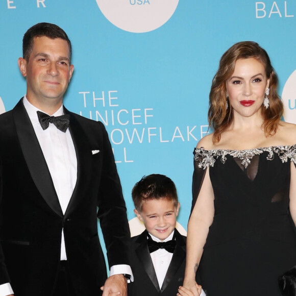 Alyssa Milano, son mari Dave Bugliari et leur fils Milo - People à la soirée Unicef USA Snowfake Ball à New York le 27 novembre 2018.