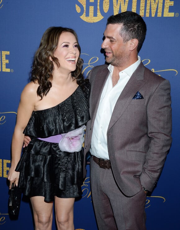 Alyssa Milano et son mari Dave Bugliari au photocall de la soirée "2018 Showtime Emmy Eve Party" à Los Angeles, le 16 septembre 2018.