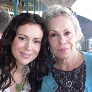 Alyssa Milano et sa maman sur Instagram. Le 10 mai 2020.