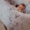 Milann (7 mois), enfant de Nabilla et Thomas Vergara dans son lit en marbre. Mai 2020.