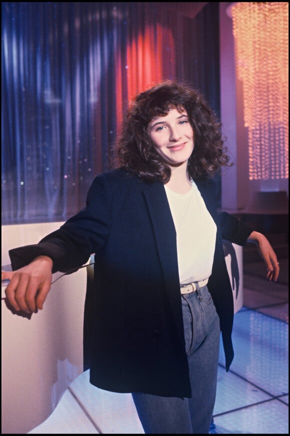 Elsa Lunghini sur un plateau télé en 1987