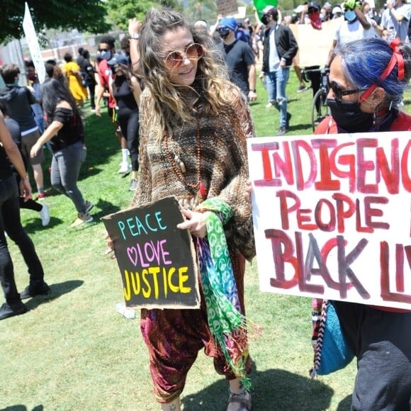 Paris Jackson participe à la manifestation contre le racisme et les violences policières, avec le mouvement Black Lives Matter en mémoire de George Floyd. Los Angeles, le 30 mai 2020. George Floyd a été asphyxié par plaquage au sol lors de son arrestation à Minneapolis, le 25 mai 2020.