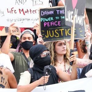 Paris Jackson participe à la manifestation contre le racisme et les violences policières, avec le mouvement Black Lives Matter en mémoire de George Floyd. Los Angeles, le 1er juin 2020. George Floyd a été asphyxié par plaquage au sol lors de son arrestation à Minneapolis, le 25 mai 2020.