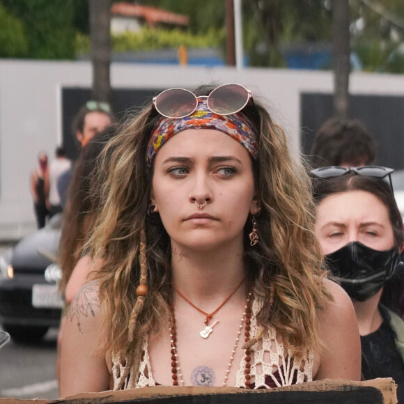 Paris Jackson participe à la manifestation contre le racisme et les violences policières, avec le mouvement Black Lives Matter en mémoire de George Floyd. Los Angeles, le 1er juin 2020. George Floyd a été asphyxié par plaquage au sol lors de son arrestation à Minneapolis, le 25 mai 2020.