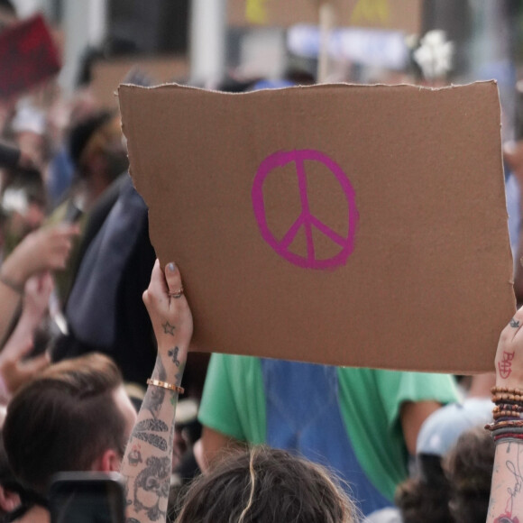 Paris Jackson participe à la manifestation contre le racisme et les violences policières, avec le mouvement Black Lives Matter en mémoire de George Floyd. Los Angeles, le 1er juin 2020. George Floyd a été asphyxié par plaquage au sol lors de son arrestation à Minneapolis, le 25 mai 2020.