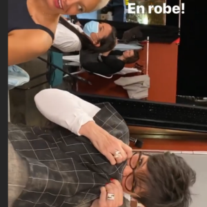 Sophie Davant filme les coulisses du tournage d'Affaire conclue et recadre sa coiffeuse qui ne porte pas le masque - Instagram, 2 juin 2020