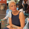 Sophie Davant filme les coulisses du tournage d'Affaire conclue et recadre sa coiffeuse qui ne porte pas le masque - Instagram, 2 juin 2020