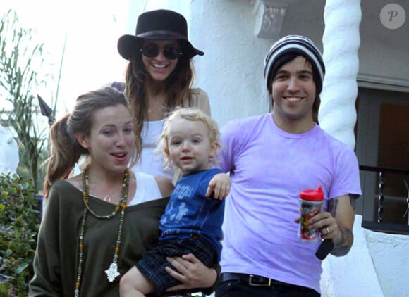 Pete Wentz, sa femme Ashlee Simpson et leur fils Bronx Mowgli, à Los Angeles