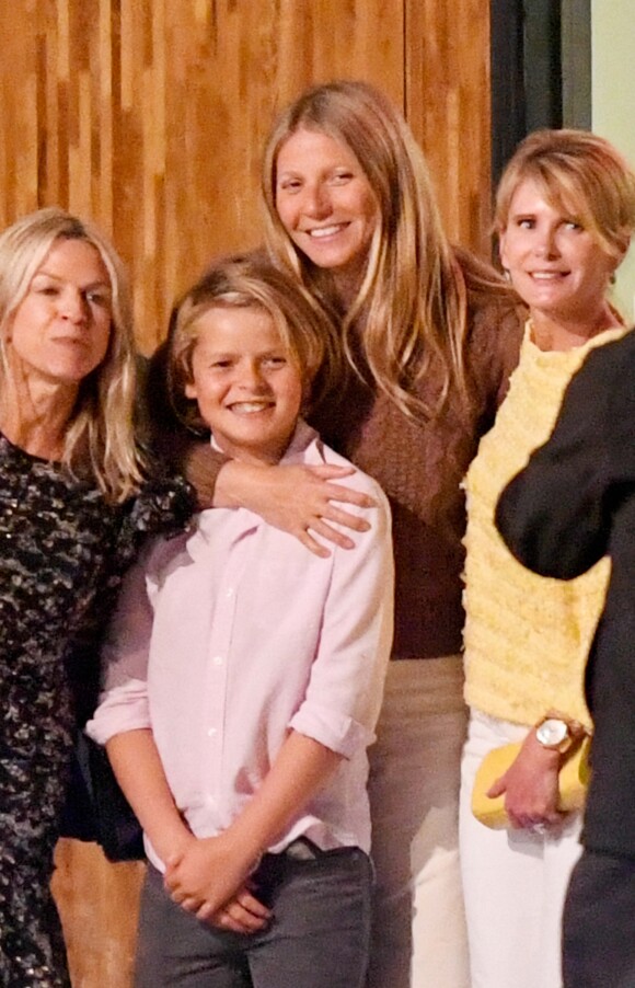 Exclusif - Gwyneth Paltrow avec son fils Moses et son amie Crystal avec ses trois fils, à la sortie d'un restaurant à Los Angeles, le 8 juin 2018.