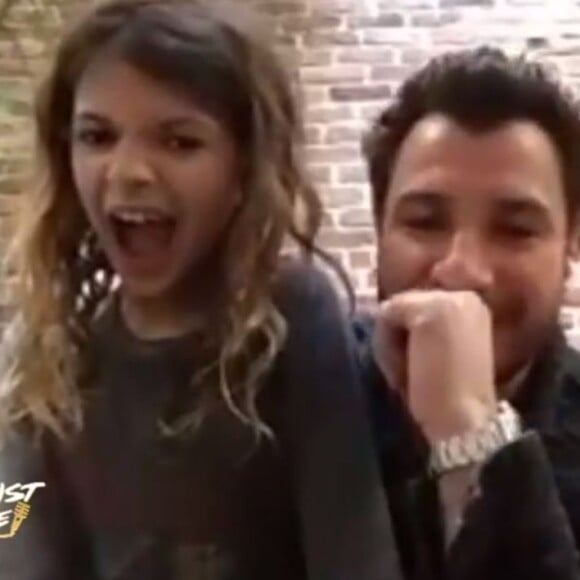 Michaël Youn avec sa fille Seven dans "Show Must Go Home", sur Facebook, le 19 mars 2020