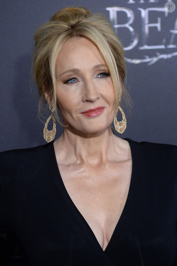 J. K. Rowling lors de la première du film "Fantastic Beasts and Where to Find Them" à la salle de spectacles Alice Tully Hall au Lincoln Center à New York City, New York, Etats-Unis, le 10 novembre 2016.