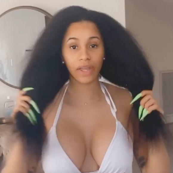 Cardi B montre ses cheveux naturels dans sa story Instagram du lundi 8 juin 2020.