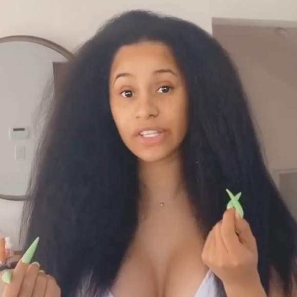 Cardi B montre ses cheveux naturels dans sa story Instagram du lundi 8 juin 2020.