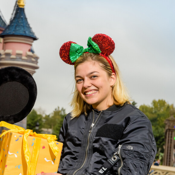 Louane prête pour la grande fête de Mickey à Disneyland Paris le 1er novembre 2018. © Disneyland Paris via Bestimage