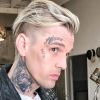 Aaron Carter dévoile son nouveau (imposant) tatouage au visage, le prénom de sa petite amie Mélanie, le 8 mars 2020.