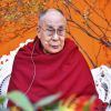 Le Dalai Lama participe au 'One - We are One Family' dans la salle de concert en plein air de Hibiya à Tokyo le 17 novembre 2018.