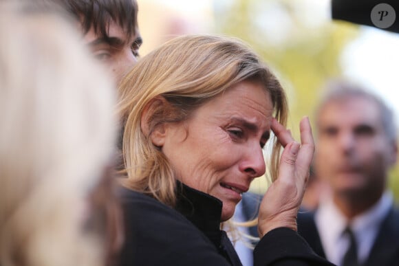 Lisa Azuelos (fille de la défunte) - Obsèques de Marie Laforêt en l'église Saint-Eustache à Paris, le 7 novembre 2019. © Jonathan Rebboah / Panoramic / Bestimage