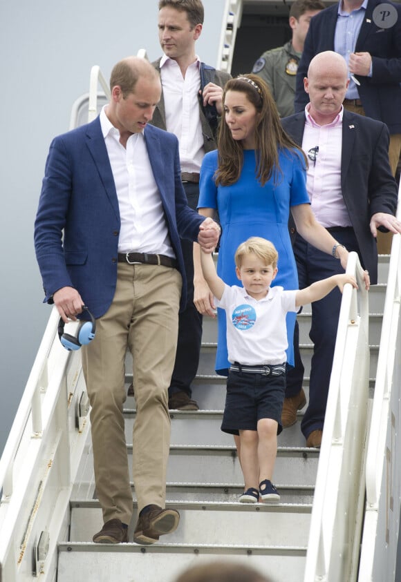 Le prince William, duc de Cambridge, Catherine Kate Middleton, la duchesse de Cambridge et leur fils le prince George de Cambridge assistent au Royal International Air Tattoo à Fairford, le 8 juillet 2016.
