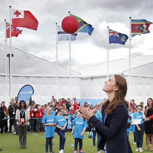 Le prince William, Catherine Kate Middleton, la duchesse de Cambridge et le prince Harry visitent le village des XXèmes Jeux du Commonwealth à Glasgow, le 29 juillet 2014.