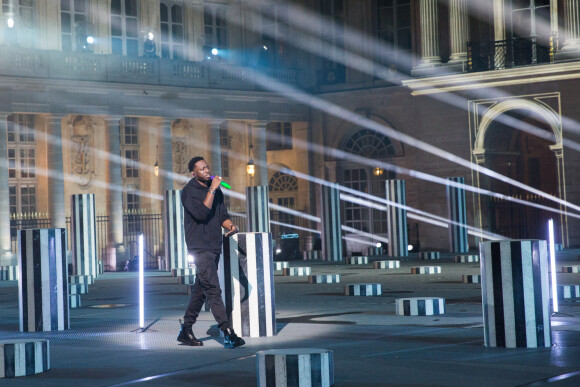 Exclusif - Dadju (Utilisation uniquement dans le cadre de la promotion de l'émission) - Enregistrement de l'émission "La chanson de l'année" dans les jardins du Palais Royal à Paris, qui sera diffusée le 12 juin sur TF1. Le 11 juin 2020 © Cyril Moreau / Bestimage