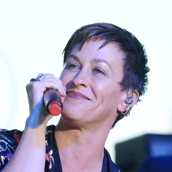 Alanis Morissette au concert caritatif en soutien au Woolsey Fire au Festival One Love Malibu au King Gillette Ranch à Calabasas, le 2 décembre 2018.