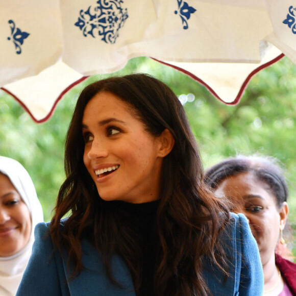 Meghan Markle, duchesse de Cambridge, reçoit les femmes qui apparaissent dans le livre de recettes ""Together, our community cookbook"" au palais Kensington à Londres le 20 septembre 2018.