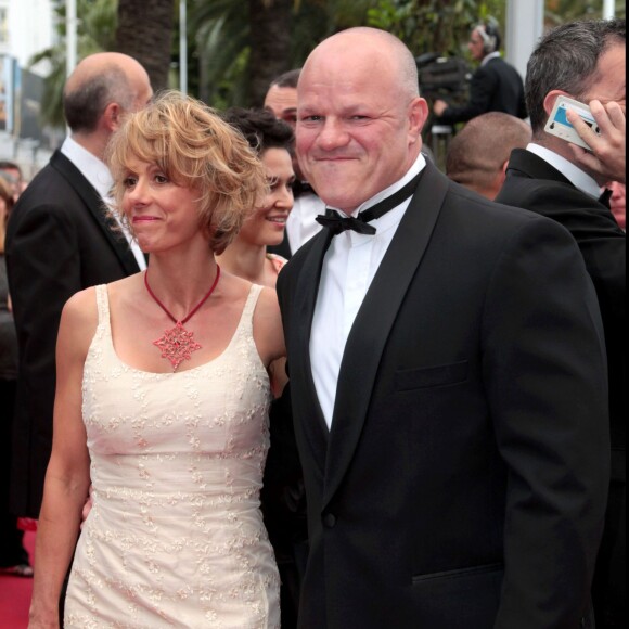 Philippe Etchebest et sa femme - Montée des marches du film La Conquête - 64e festival international du film de Cannes. En 2011.