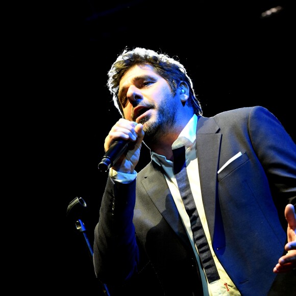Patrick Fiori accompagné par l'orchestre Philarmonique de Nice durant le concert du 14 juillet 2018 à Nice en hommage aux victimes de l'attentat du 14 juillet 2016 suivi d'un laché de ballons et de l'allumage des 86 faisceaux lumineux depuis la Promenade des Anglais, symbolisant chacune des victimes. © Bruno Bebert/Bestimage